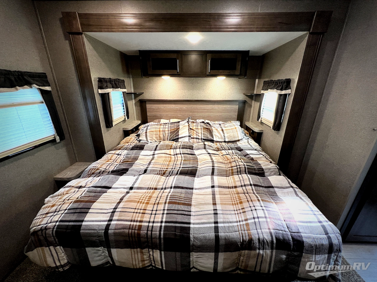 2020 Forest River Rockwood Signature Ultra Lite 8335SB Photo 35