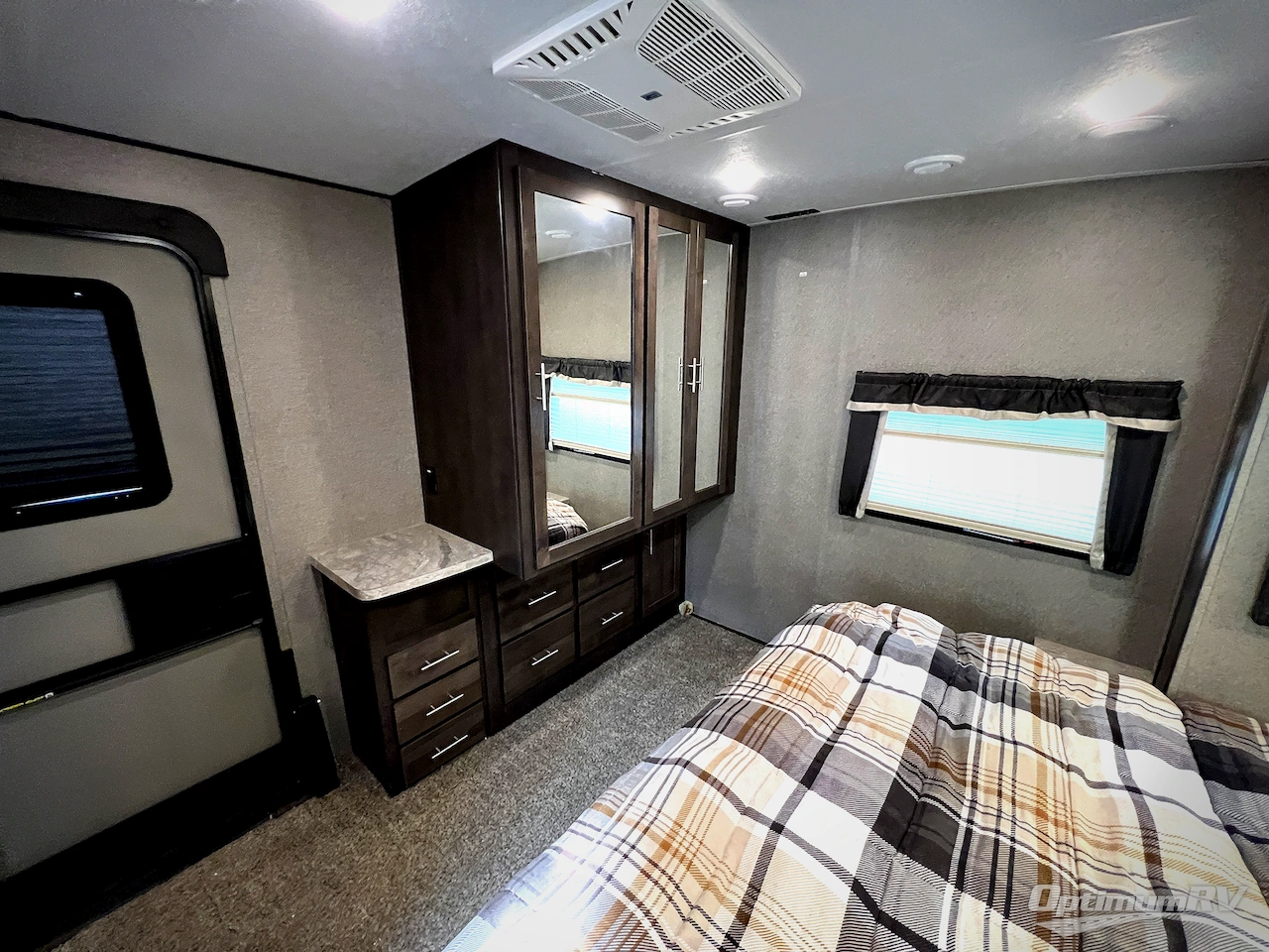 2020 Forest River Rockwood Signature Ultra Lite 8335SB Photo 36