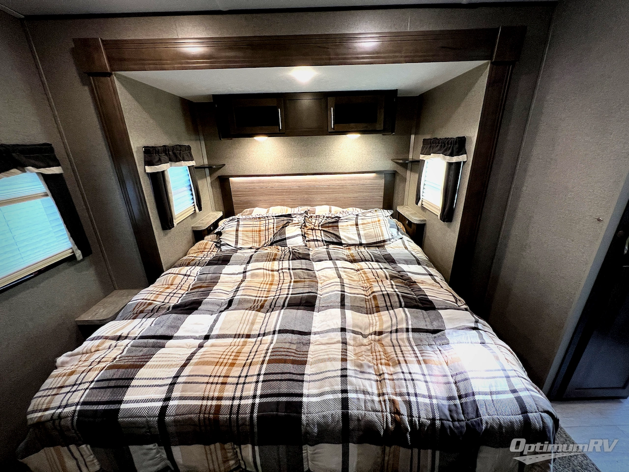 2020 Forest River Rockwood Signature Ultra Lite 8335SB Photo 42