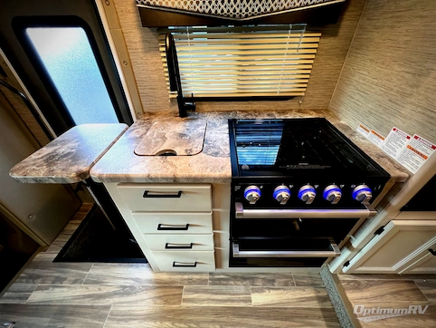 2021 Thor Four Winds 22E RV Photo 3