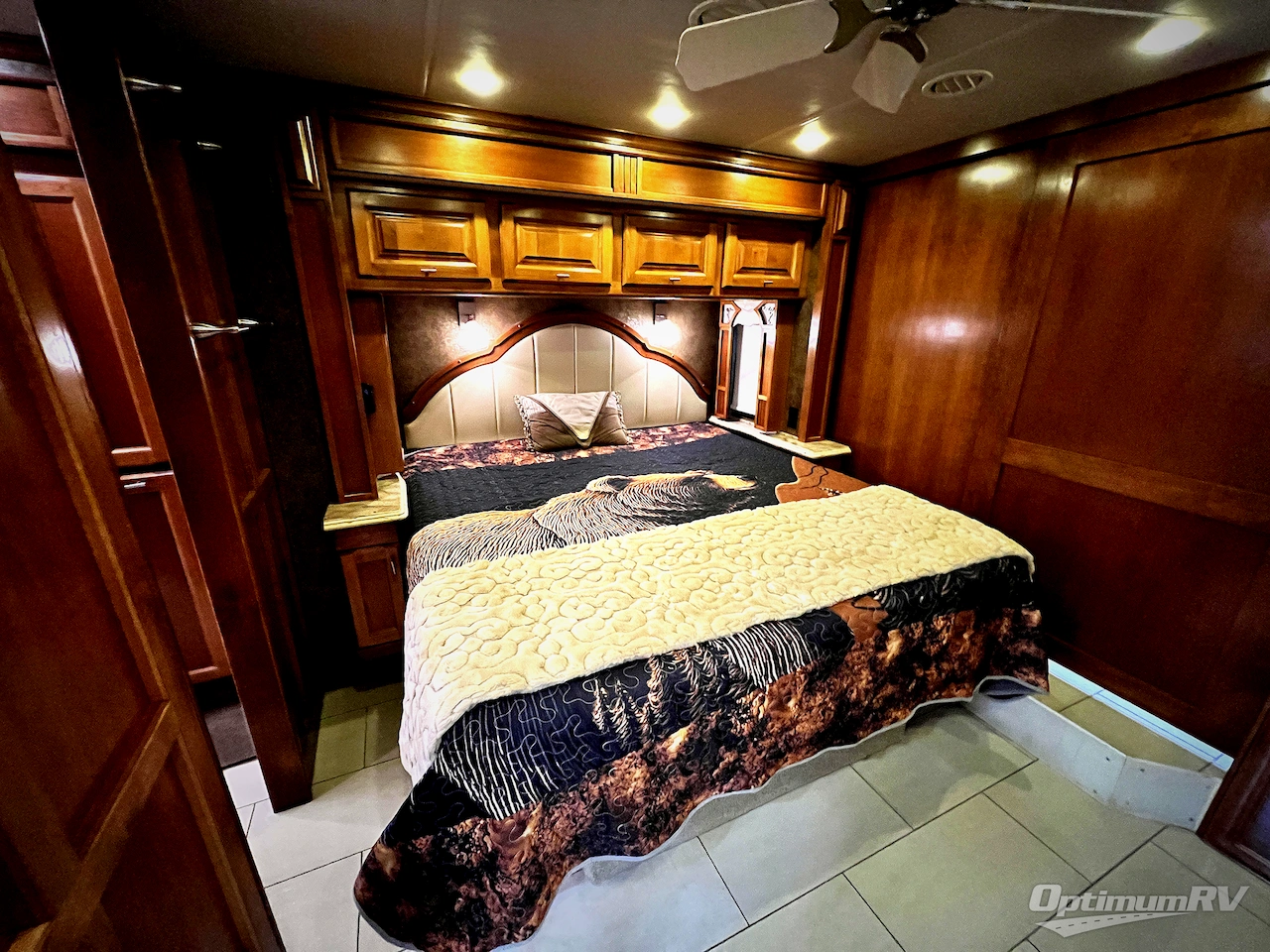 2014 Tiffin Phaeton 40AH Photo 16
