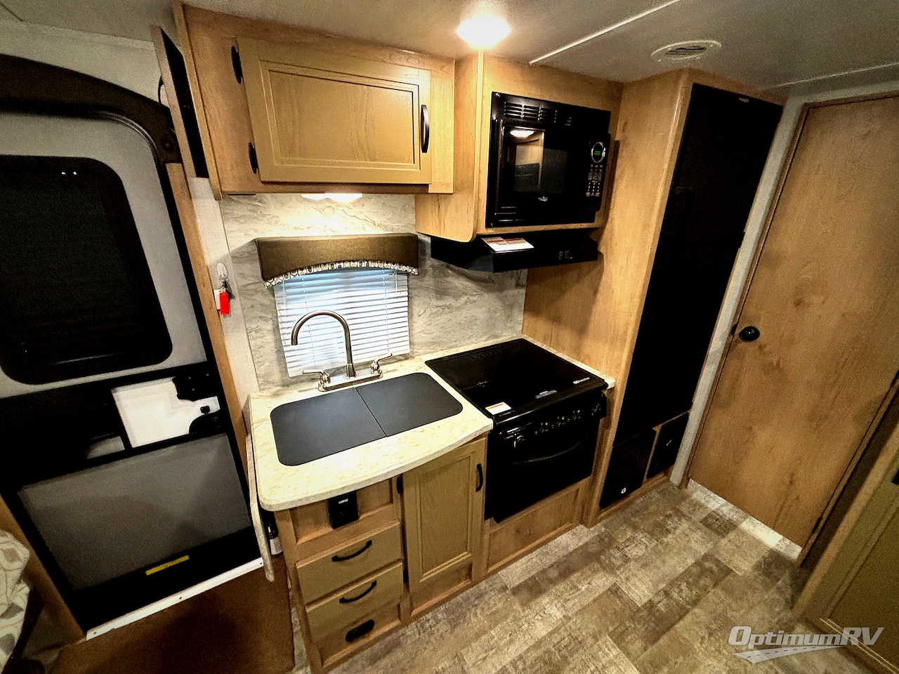 2021 Winnebago Towables Micro Minnie 2106DS Photo 8