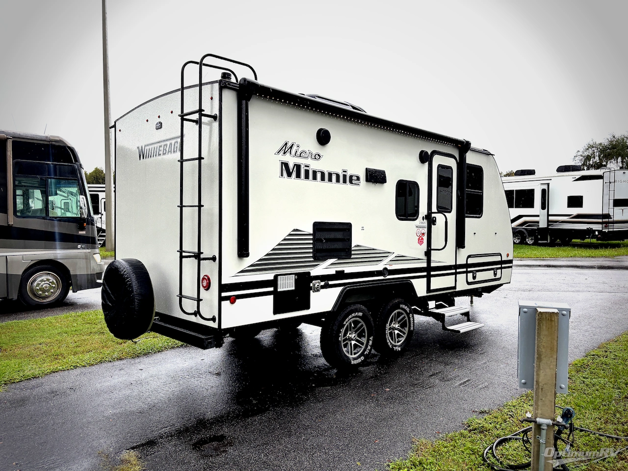 2021 Winnebago Towables Micro Minnie 2106DS Photo 2