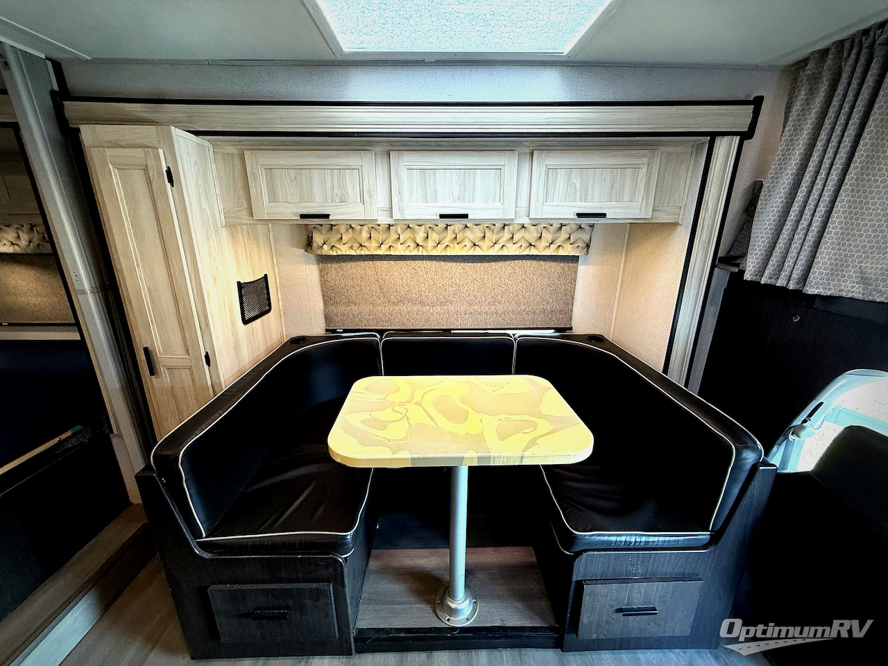 2021 Forest River Sunseeker Classic 2440DS Ford Photo 8