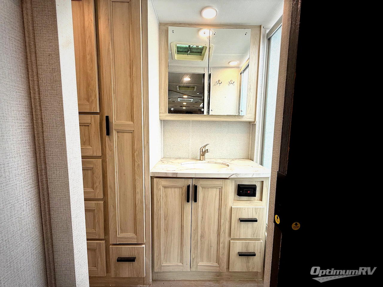 2021 Forest River Sunseeker Classic 2440DS Ford Photo 17