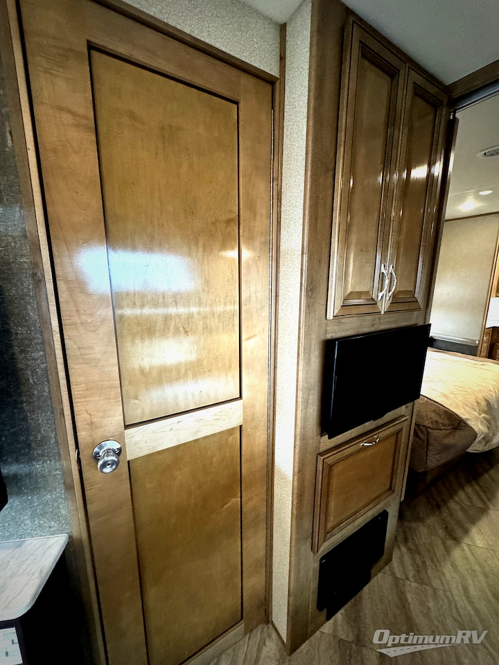 2019 Holiday Rambler Vacationer 36F Photo 14