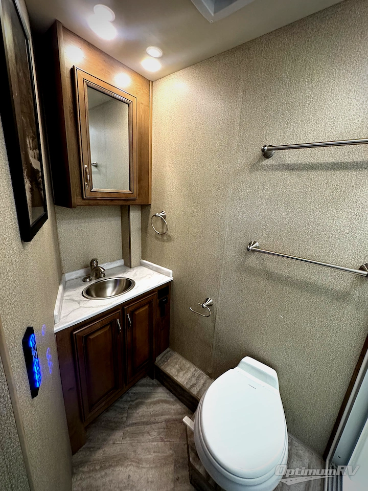 2019 Holiday Rambler Vacationer 36F Photo 15