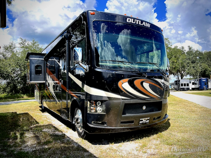 2017 Thor Outlaw 37RB RV Photo 1