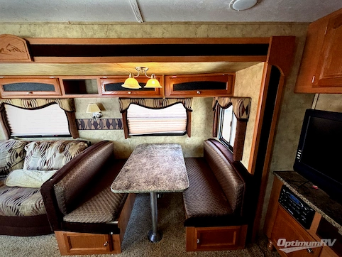 2010 Keystone Cougar X-Lite 27RLS RV Photo 4
