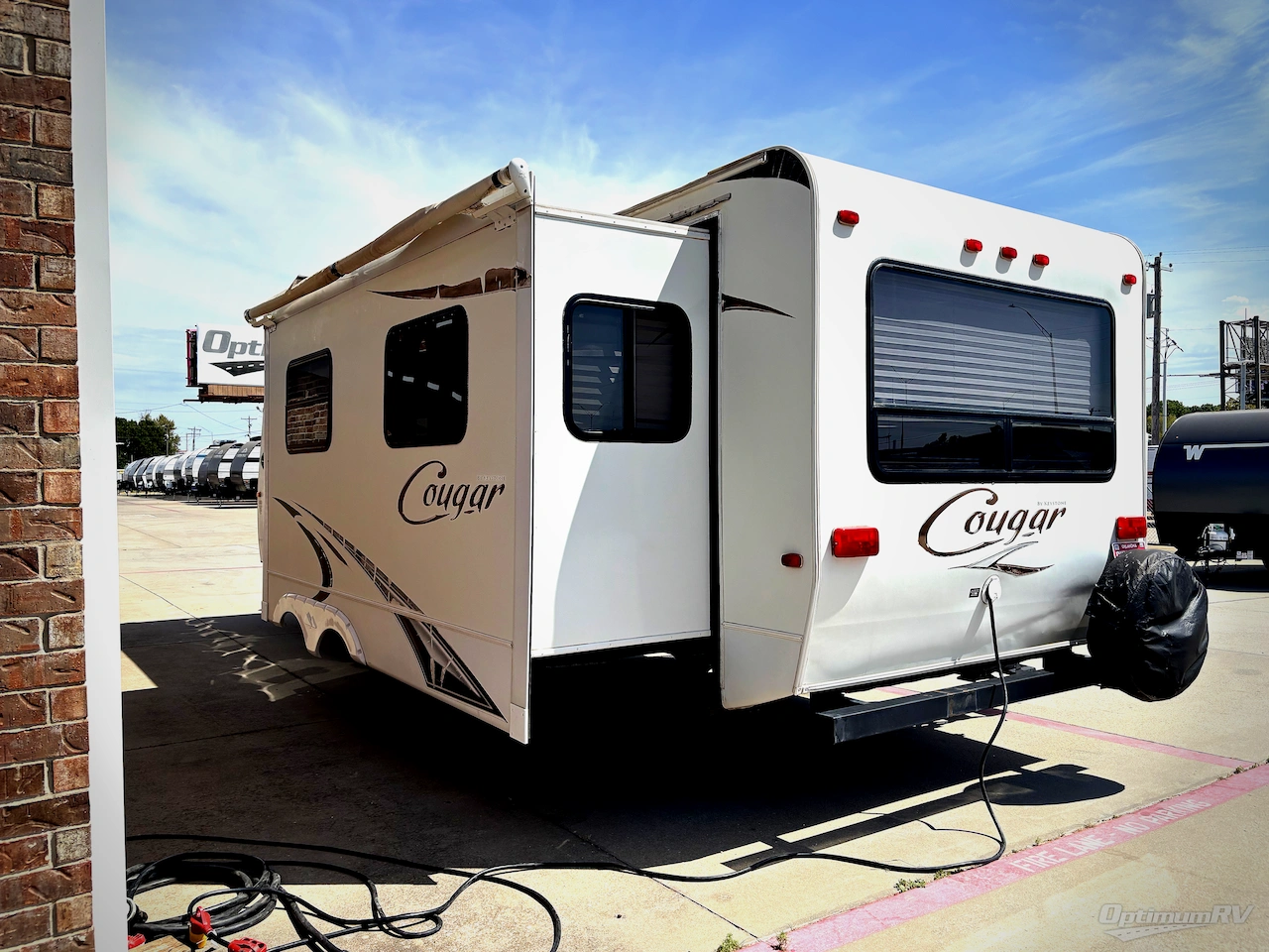 2010 Keystone Cougar X-Lite 27RLS Photo 3