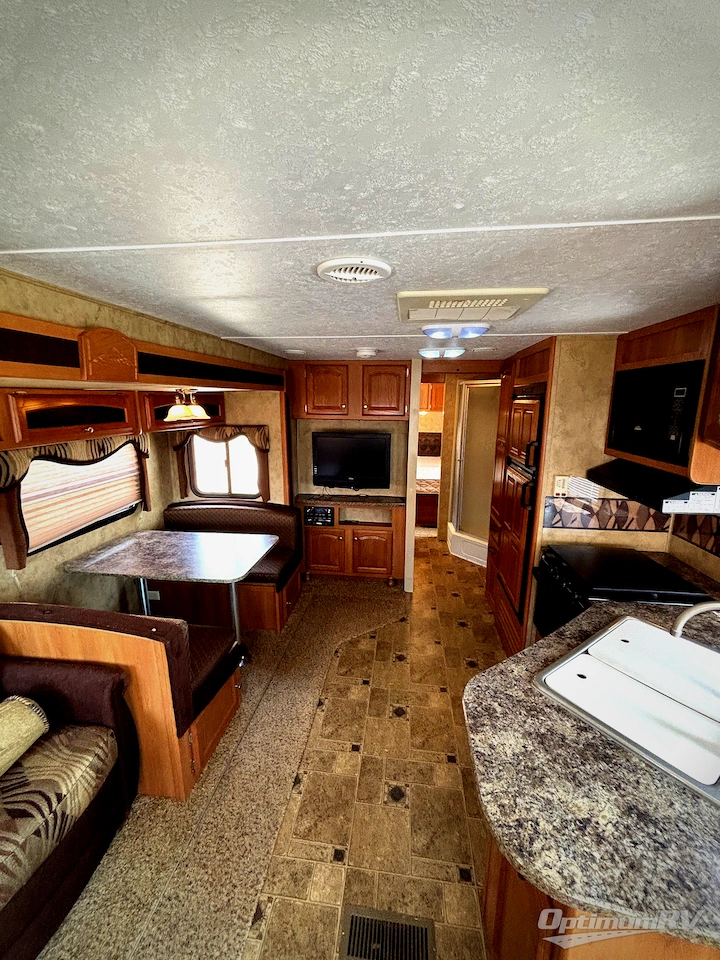 2010 Keystone Cougar X-Lite 27RLS Photo 5