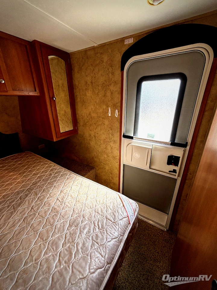 2010 Keystone Cougar X-Lite 27RLS Photo 7