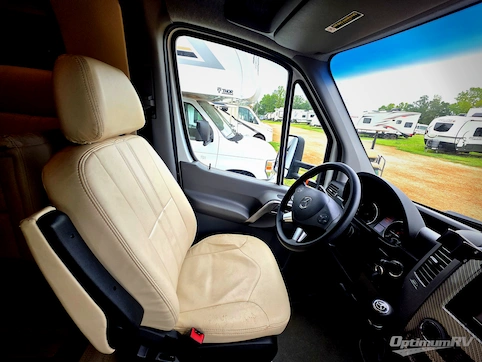 2019 Tiffin Wayfarer 25QW RV Photo 2