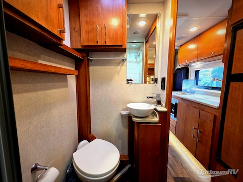 2019 Tiffin Wayfarer 25QW RV Photo 4