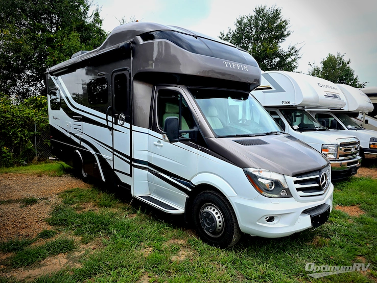 2019 Tiffin Wayfarer 25QW RV Photo 1