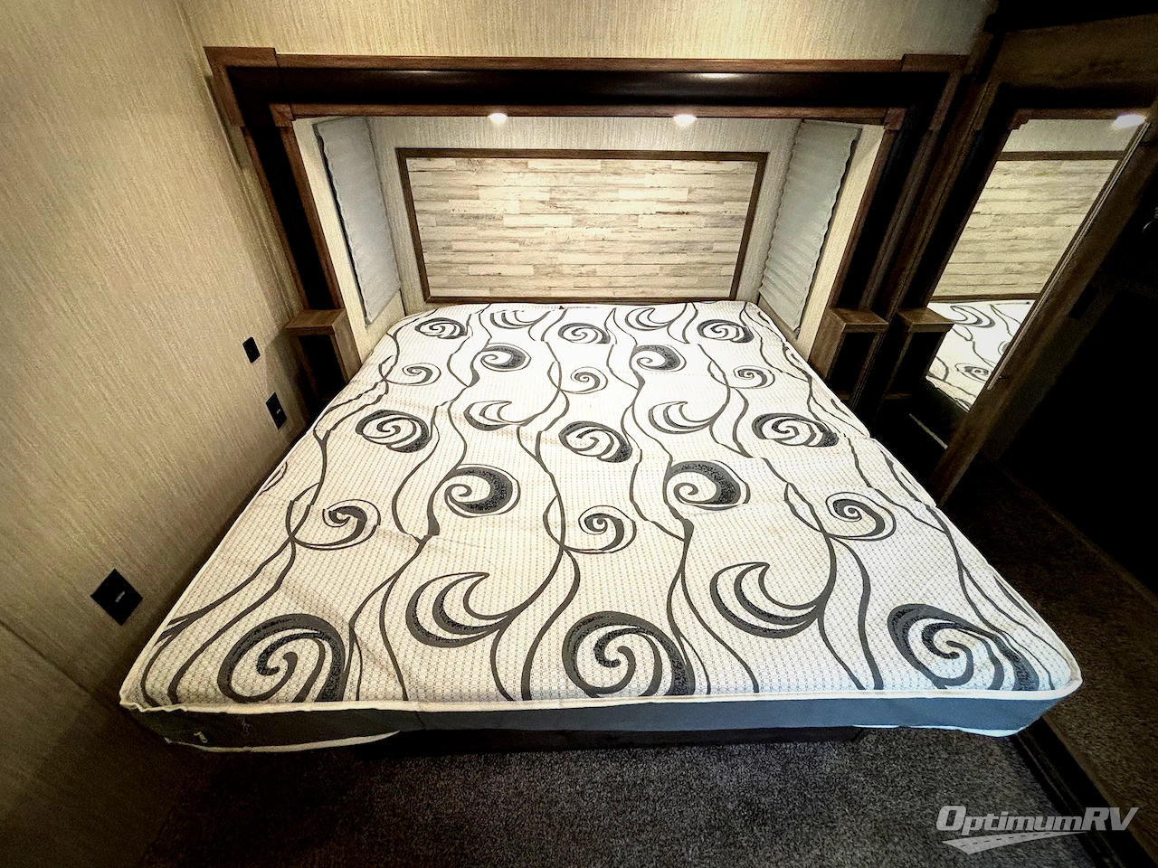 2019 Forest River Sabre 36BHQ Photo 9