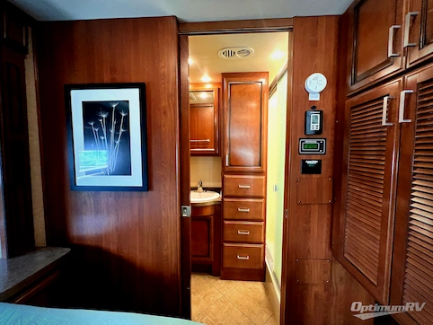 2015 Fleetwood Bounder 35K RV Photo 4