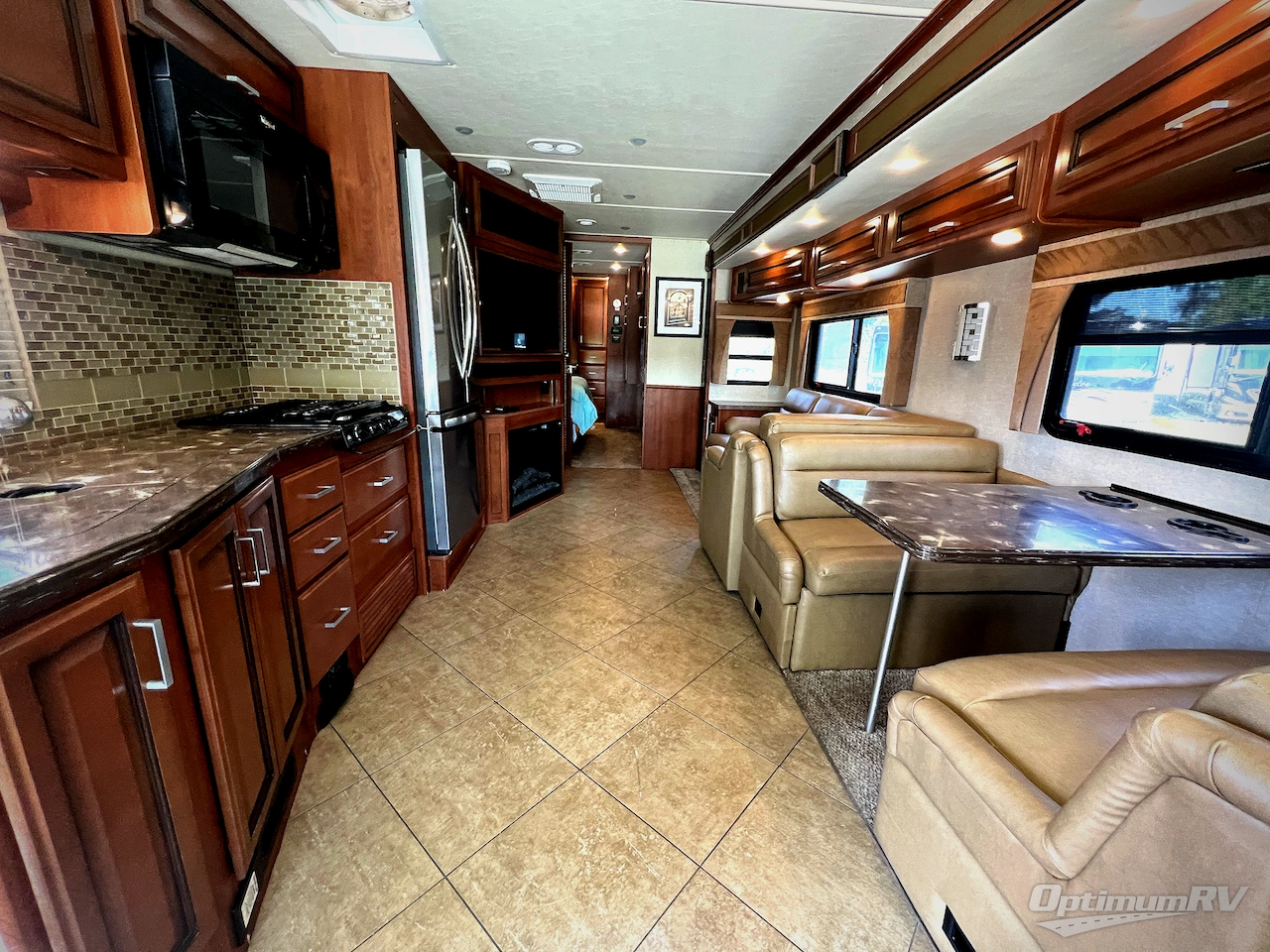 2015 Fleetwood Bounder 35K Photo 4