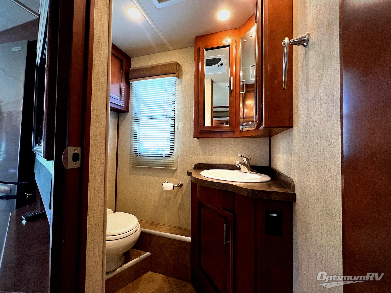 2015 Fleetwood Bounder 35K Photo 14