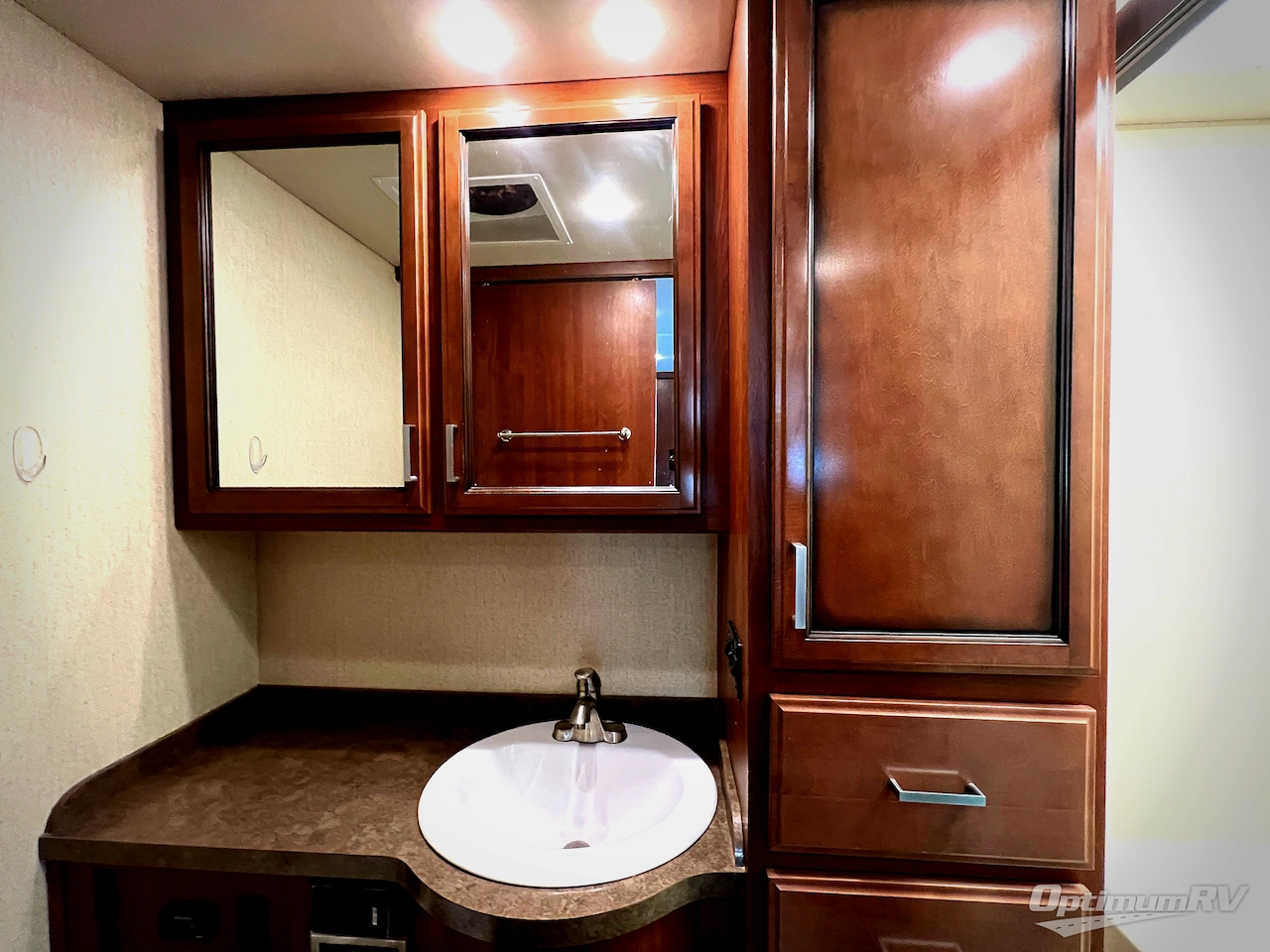 2015 Fleetwood Bounder 35K Photo 22