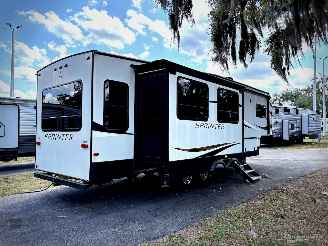 2021 Keystone Sprinter 30RL Photo 2