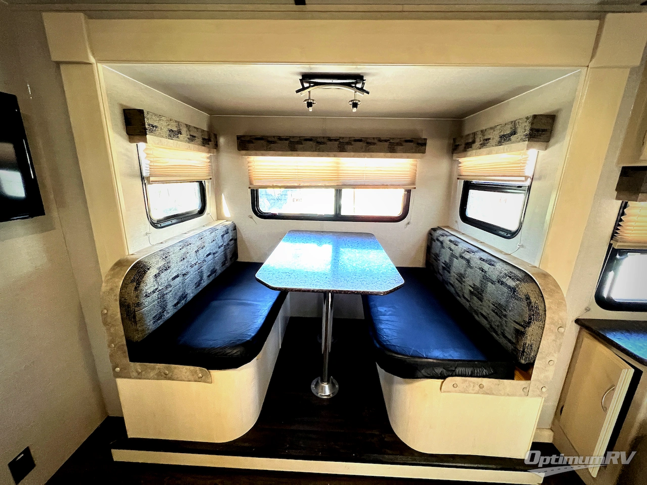 2019 Winnebago Towables Minnie 2500FL Photo 7