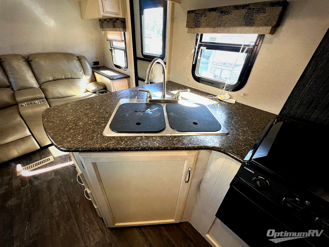 2019 Winnebago Towables Minnie 2500FL Photo 10