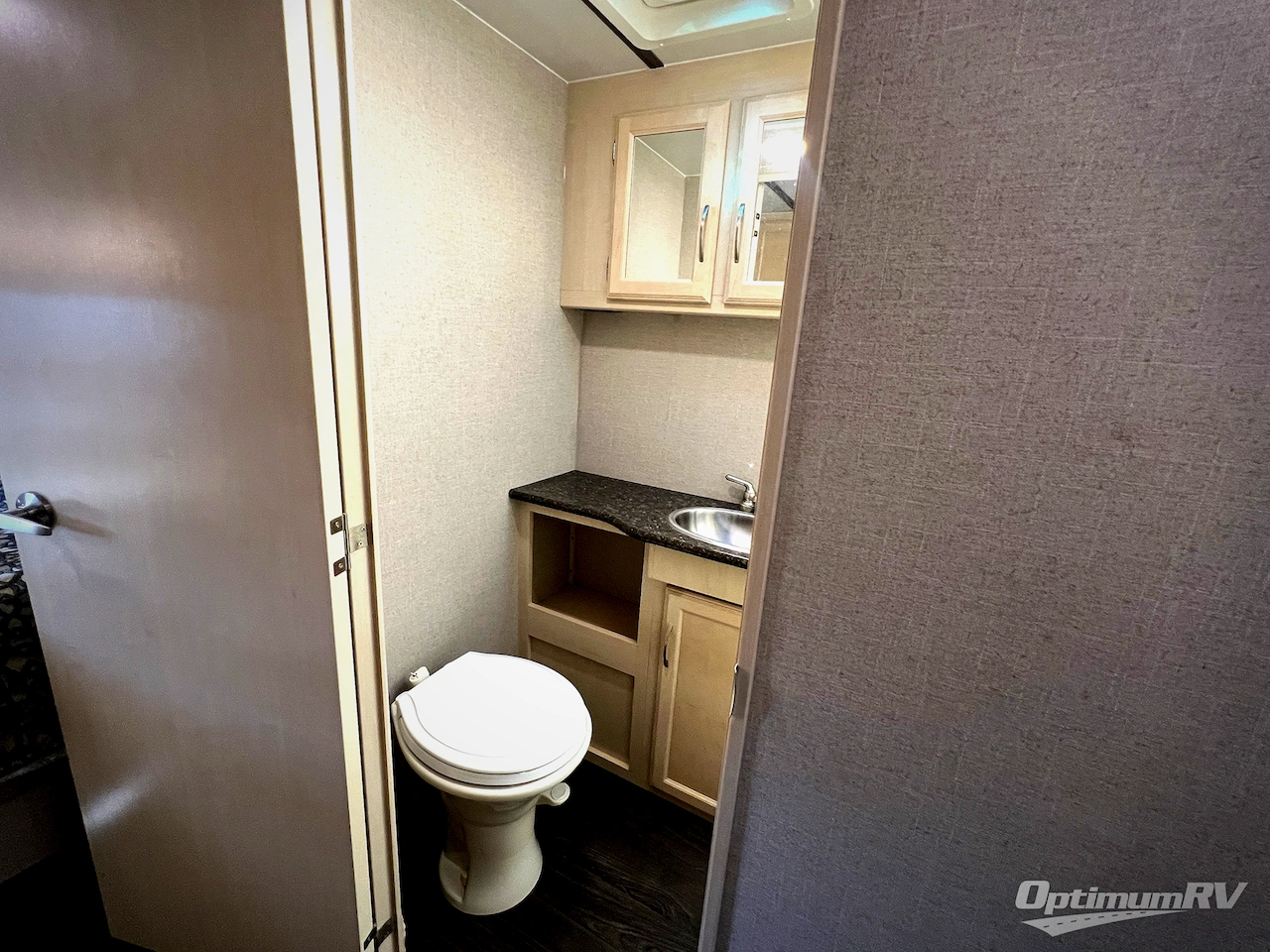 2019 Winnebago Towables Minnie 2500FL Photo 18