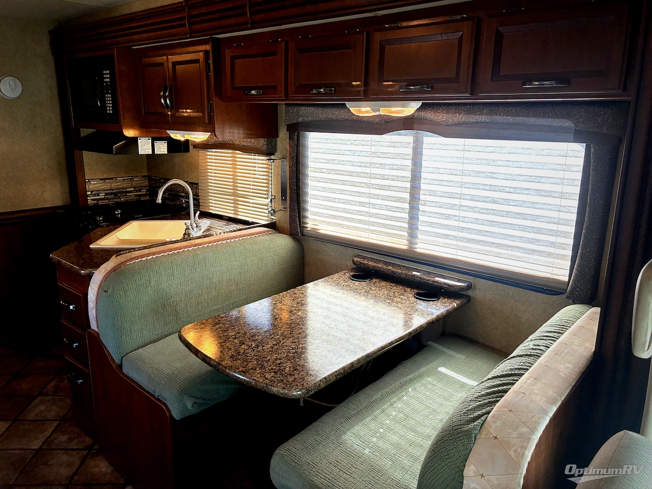 2014 Thor Chateau 28Z Photo 5
