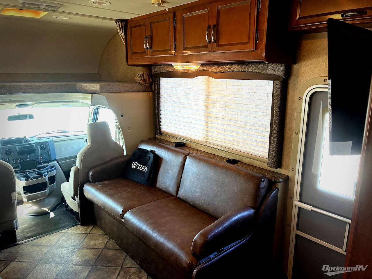 2014 Thor Chateau 28Z Photo 10
