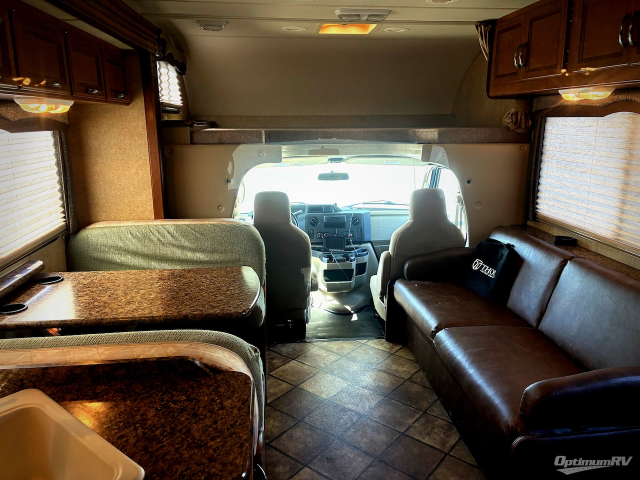 2014 Thor Chateau 28Z Photo 11