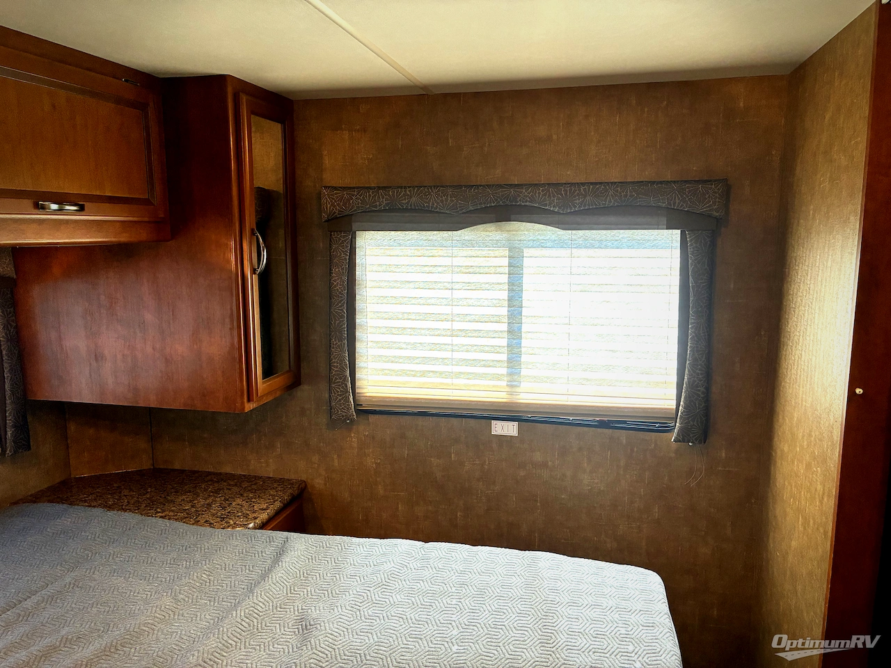 2014 Thor Chateau 28Z Photo 16