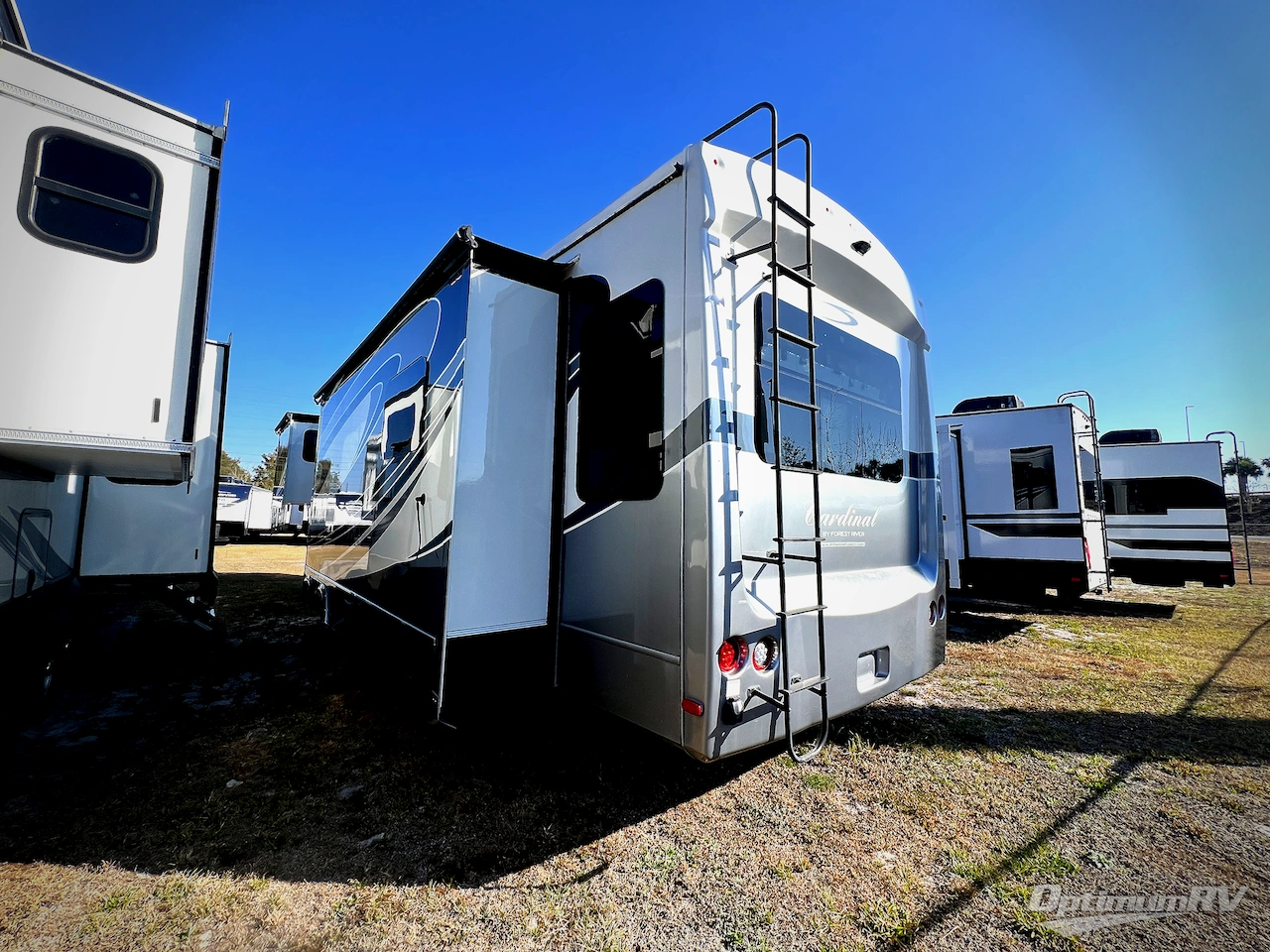 2018 Forest River Cardinal 3456RL Photo 2