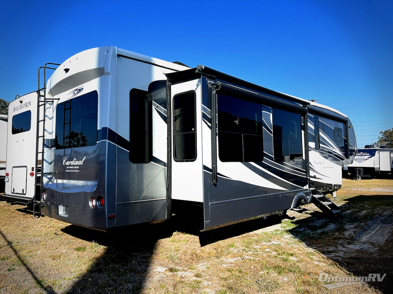 2018 Forest River Cardinal 3456RL Photo 3