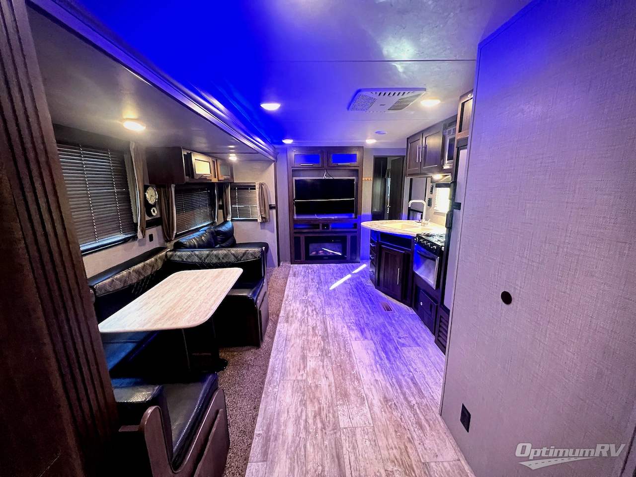 2018 CrossRoads Zinger ZR320FB Photo 11