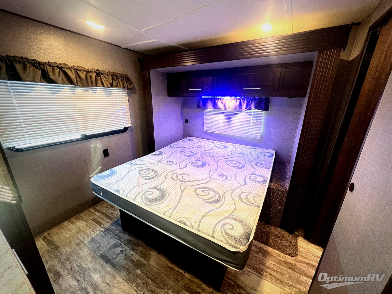 2018 CrossRoads Zinger ZR320FB Photo 9