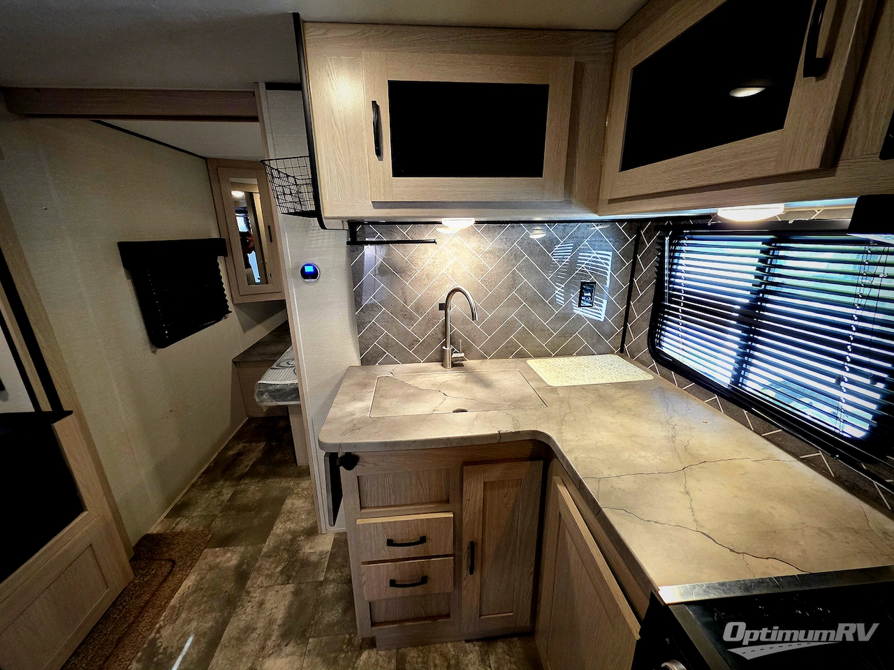 2022 Coachmen Apex Ultra-Lite 265RBSS Photo 9