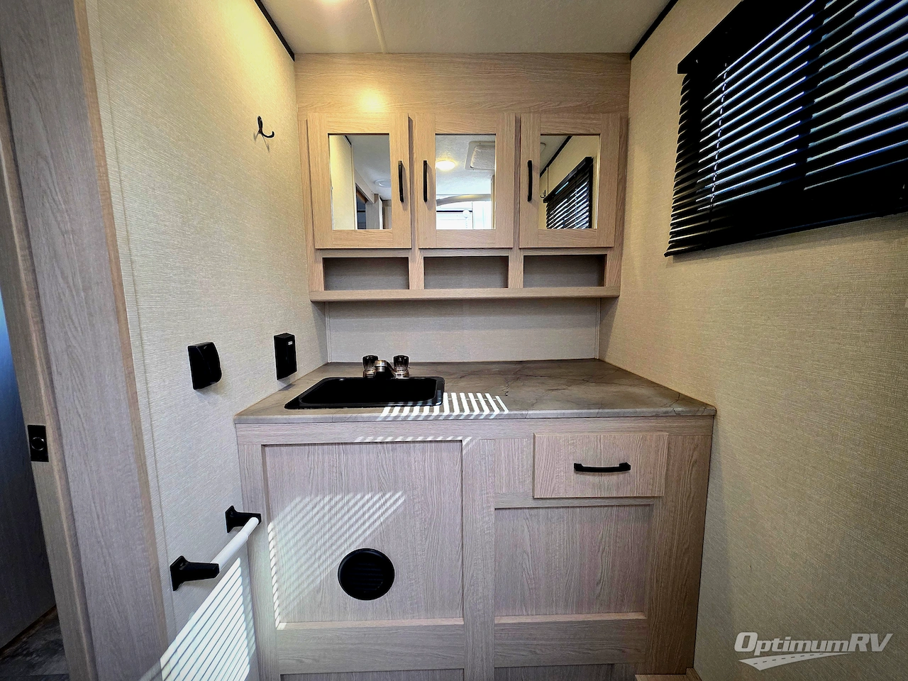 2022 Coachmen Apex Ultra-Lite 265RBSS Photo 19