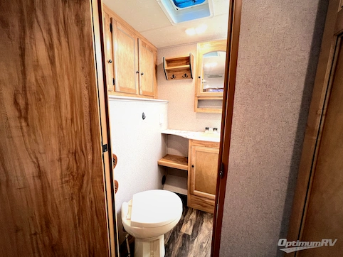 2018 Coachmen Freedom Express Ultra Lite 231RBDS RV Photo 4