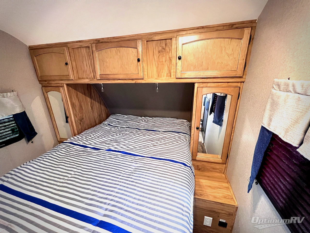 2018 Coachmen Freedom Express Ultra Lite 231RBDS Photo 5