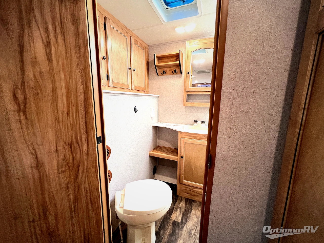 2018 Coachmen Freedom Express Ultra Lite 231RBDS Photo 7