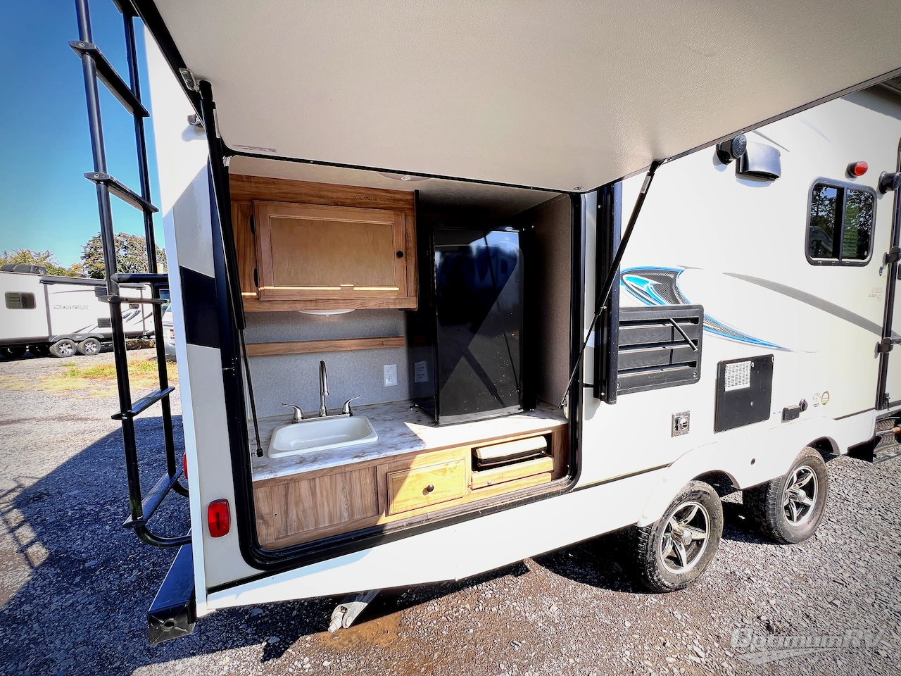 2018 Coachmen Freedom Express Ultra Lite 231RBDS Photo 10