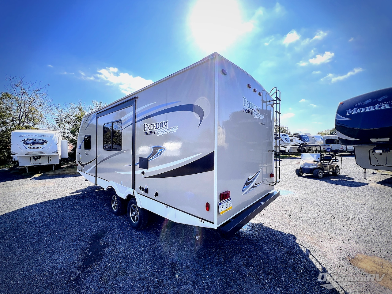 2018 Coachmen Freedom Express Ultra Lite 231RBDS Photo 3