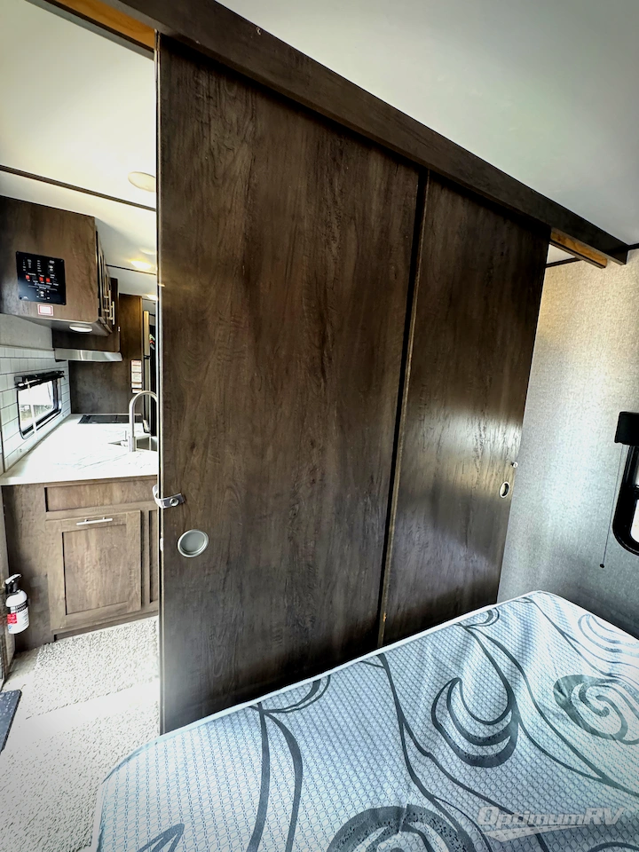 2021 Dutchmen Coleman Lantern Series 263BH Photo 10