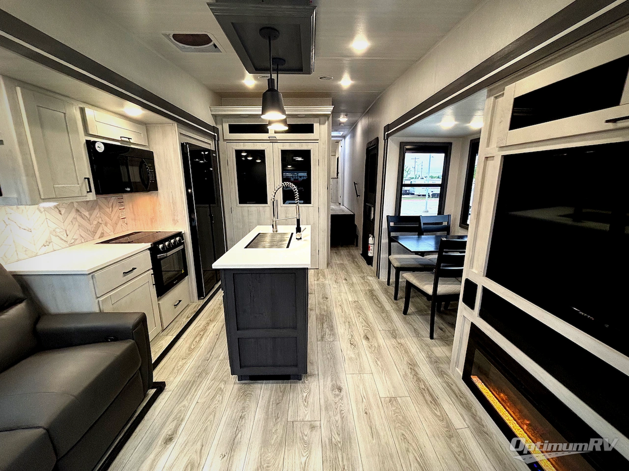 2025 East To West Tandara 386MB-OK Photo 5