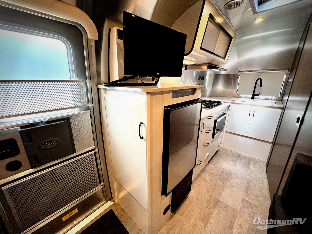 2022 Airstream Caravel 20FB Photo 8