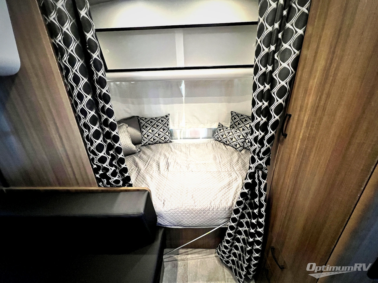 2022 Airstream Caravel 20FB Photo 6