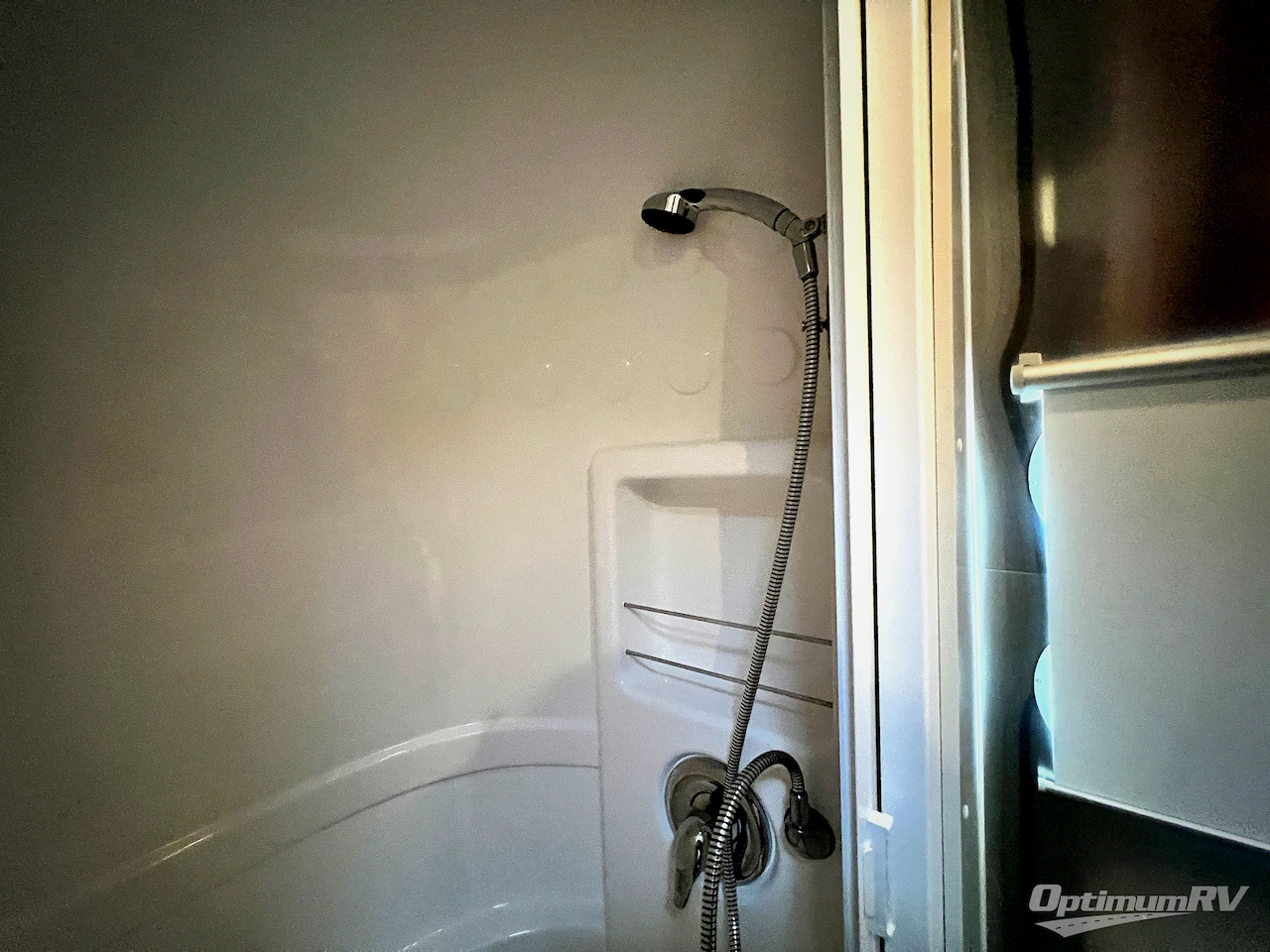 2022 Airstream Caravel 20FB Photo 15