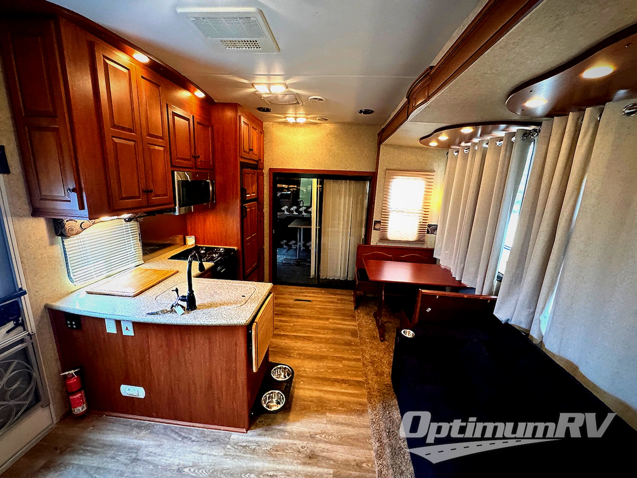 2011 Heartland Cyclone 300C Photo 4
