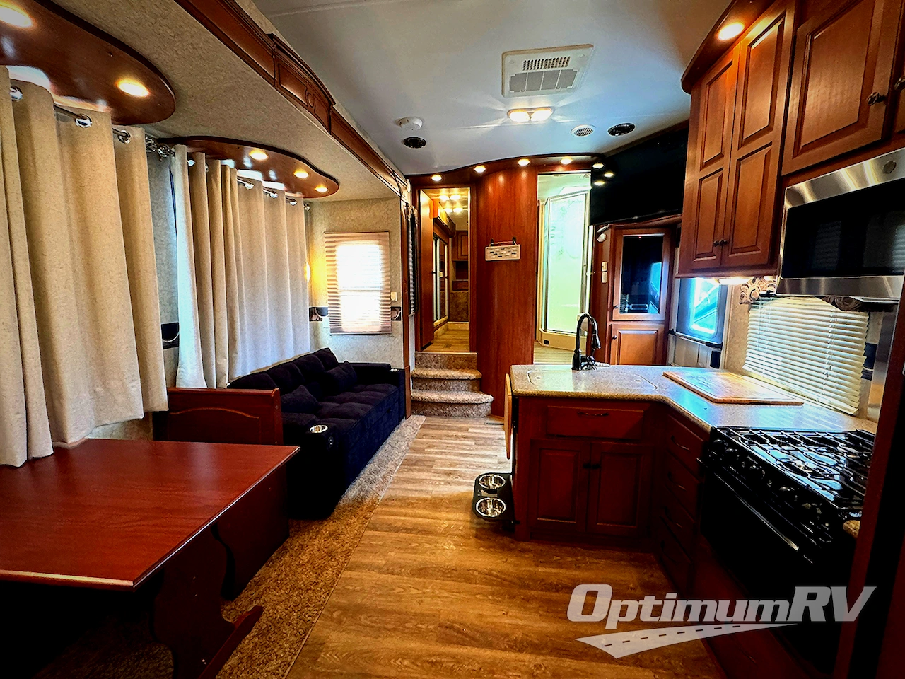 2011 Heartland Cyclone 300C Photo 5